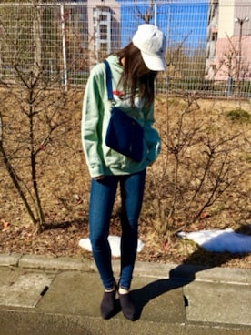 「Levi's」｜「アイテム（キャップ）」を使った、Right-on 店舗スタッフさん（レディース・159cm）の冬コーディネート