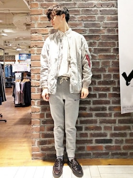 「Champion」｜Right-on 店舗スタッフさん（メンズ・180cm）の冬コーディネート