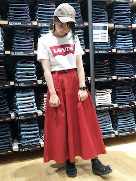 「Levi's」｜「アイテム（スカート）」を使った、Right-on 店舗スタッフさん（レディース・155cm）の春コーディネート
