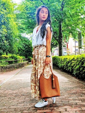 「アイテム（タンクトップ、レッド系）」を使った、Right-on 店舗スタッフさん（レディース・159cm）の春コーディネート