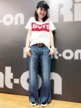「Levi's」｜「アイテム（キャップ）」を使った、Right-on 店舗スタッフさん（レディース・164cm）の夏コーディネート