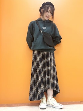 「アイテム（パーカー、グリーン系）」を使った、Right-on 店舗スタッフさん（レディース・159cm）の秋コーディネート