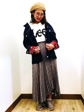 「Levis」｜「アイテム（スウェット）」を使った、Right-on 店舗スタッフさん（レディース・156cm）の秋コーディネート