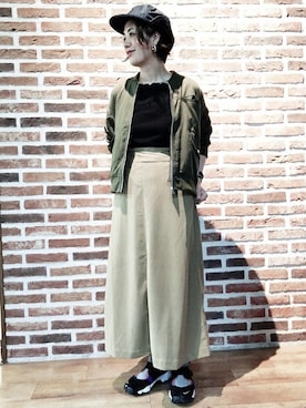 「アイテム（Tシャツ/カットソー、ブラック系）」を使った、Right-on 店舗スタッフさん（レディース・166cm）の秋コーディネート