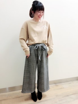 「CONVERSE（コンバース）のアイテム（スウェット）」を使った、Right-on 店舗スタッフさん（レディース・160cm）の冬コーディネート