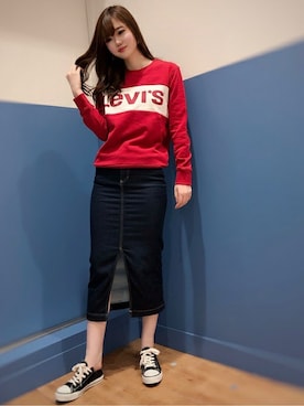 「Levi's」｜「アイテム（スウェット）」を使った、Right-on 店舗スタッフさん（レディース・171cm）の冬コーディネート
