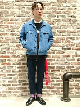 「Lee（リー）のアイテム（Tシャツ/カットソー）」を使った、Right-on 店舗スタッフさん（メンズ・177cm）の冬コーディネート