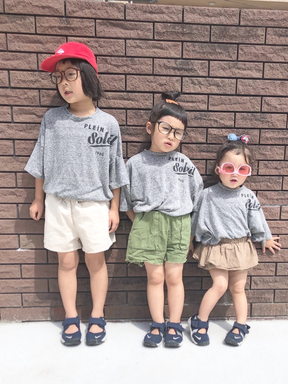 「ショートパンツ、キャップ、NIKE、monmimi、キッズコーデ、kids、姉妹コーデ」｜「monmimiのアイテム（キャップ、レッド系）」を使った、yuunaさん（キッズ・104cm）の夏コーディネートの1枚目の写真