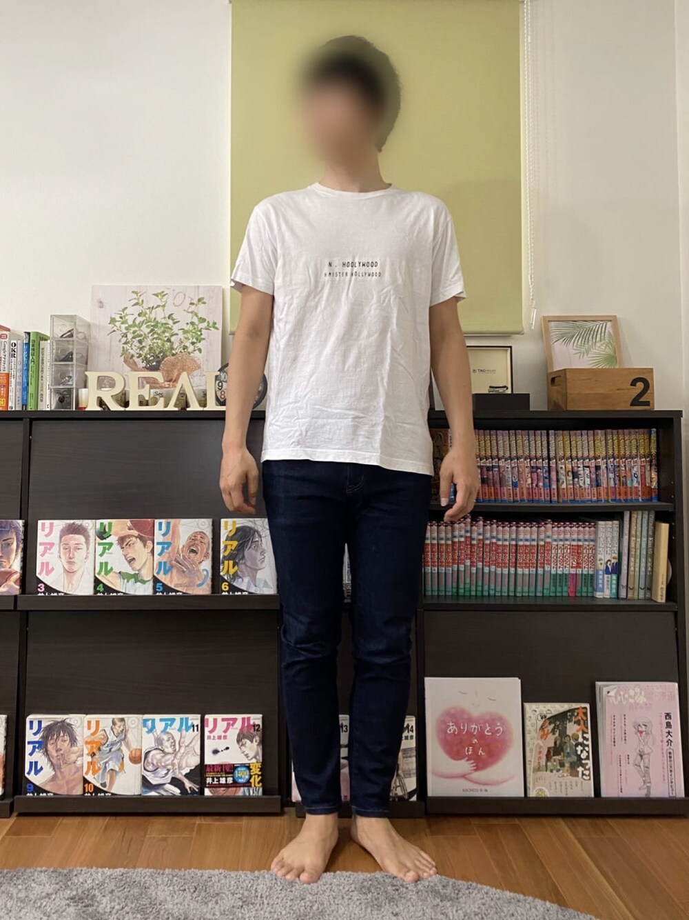 「シンプル、今日のコーデ、在宅勤務、エヌハリウッド、Tシャツ、UNIQLO、ユニクロ、デニム、ジーパンＴシャツ、夏コーデ」｜「UNIQLOのアイテム（その他パンツ、ブラック系）」を使った、ひかるさん（メンズ・166cm）の春コーディネートの1枚目の写真