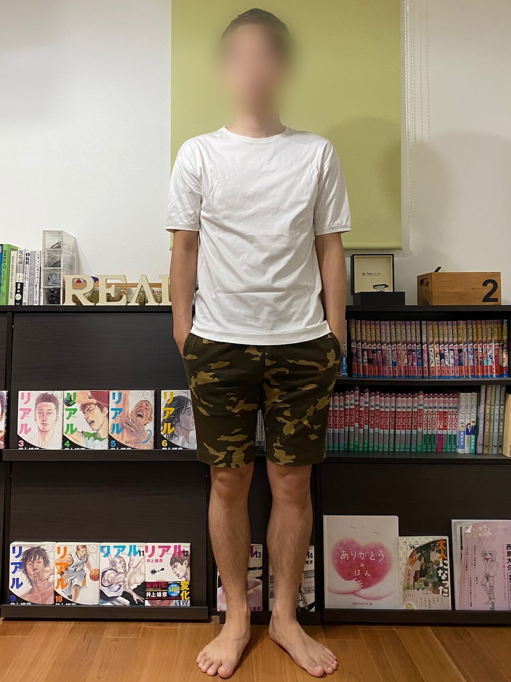 「シンプル、カジュアル、雨の日コーデ、カモフラ、短パン、夏コーデ、大人コーデ、白Tシャツ、ショーツ、きれいめカジュアル」｜「MACKINTOSH PHILOSOPHYの＜ＭＥＮ’Ｓ＞ダークカモフラプリント（その他パンツ、グリーン系）」を使った、ひかるさん（メンズ・166cm）の夏コーディネートの1枚目の写真