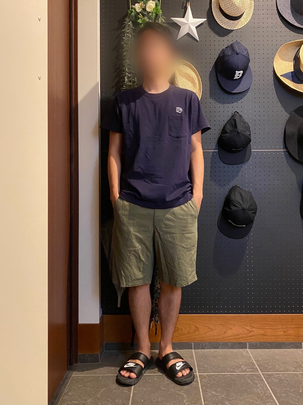 「今日のコーデ、Tシャツ、茨城ロボッツ、Bリーグ、夏、サンダル、カジュアルコーデ、ユニクロ、ナイキ、スポーツミックス」｜「NIKEのNIKE ナイキ WMNS BENASSI DUO ULTRA SLIDE ウィメンズ ベナッシ デュオ ウルトラ スライド W819717 010BLK/WHT（サンダル、ブラック系）」を使った、ひかるさん（メンズ・166cm）の夏コーディネートの1枚目の写真