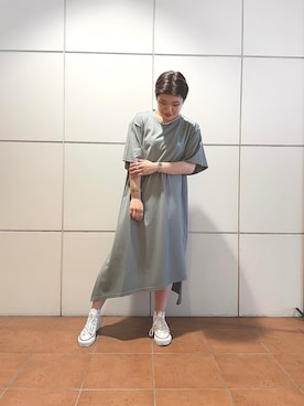 「CONVERSE TOKYO（コンバーストウキョウ）の裾スターカットTシャツワンピース（ワンピース、グリーン系）」を使った、Kiriさん（レディース・156cm）の春コーディネート