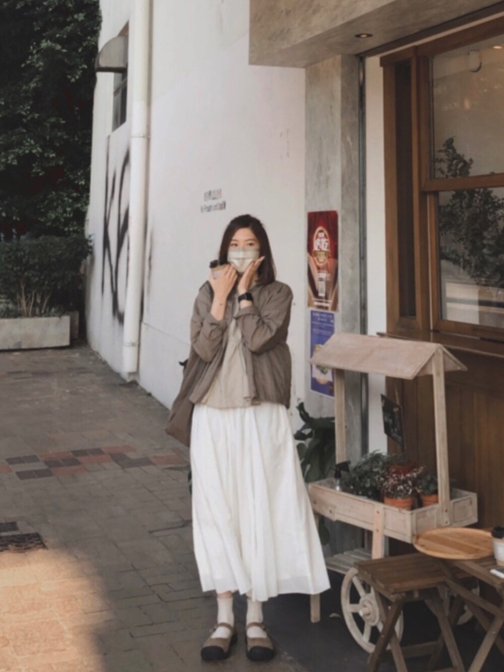 「niko and...のアイテム（スカート、ホワイト系）」を使った、sannnnnnnnnnさん（レディース・171cm）の春コーディネートの1枚目の写真