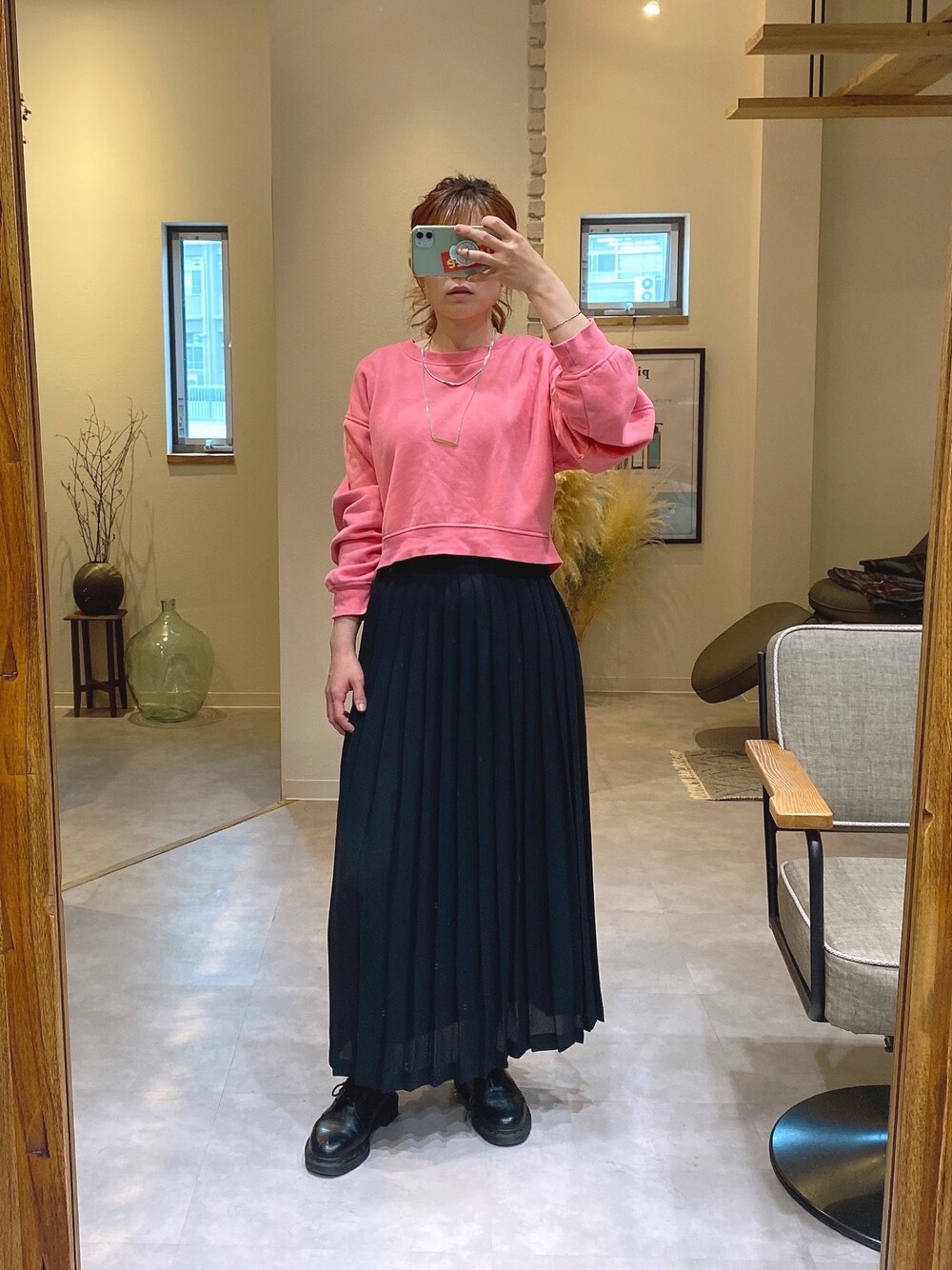 「ZARAのアイテム（スウェット、ピンク系）」を使った、ミキティさん（レディース・156cm）の春コーディネートの1枚目の写真