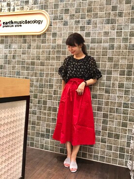 「earth music&ecology（アースミュージックアンドエコロジー）の・シフォンフラワープリントブラウス（シャツ/ブラウス）」を使った、mさん（レディース・159cm）の夏コーディネート