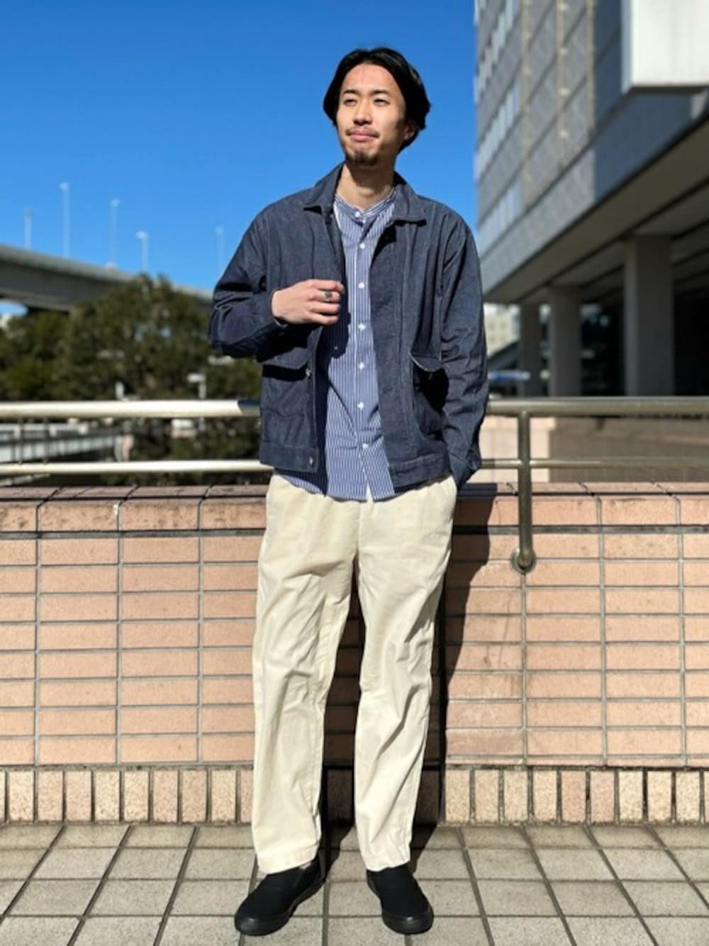 「コーデュロイ、大人カジュアル、シンプルコーデ、春コーデ、シャツスタイル、オトナカジュアル、417 EDIFICE」｜「417 EDIFICEの◆【UOMO掲載】417 SPECIAL 2PACK SHIRTS / 2パック シャツ【セット販売】（シャツ/ブラウス、ホワイト系）」を使った、ふくさん（メンズ・178cm）の冬コーディネートの1枚目の写真