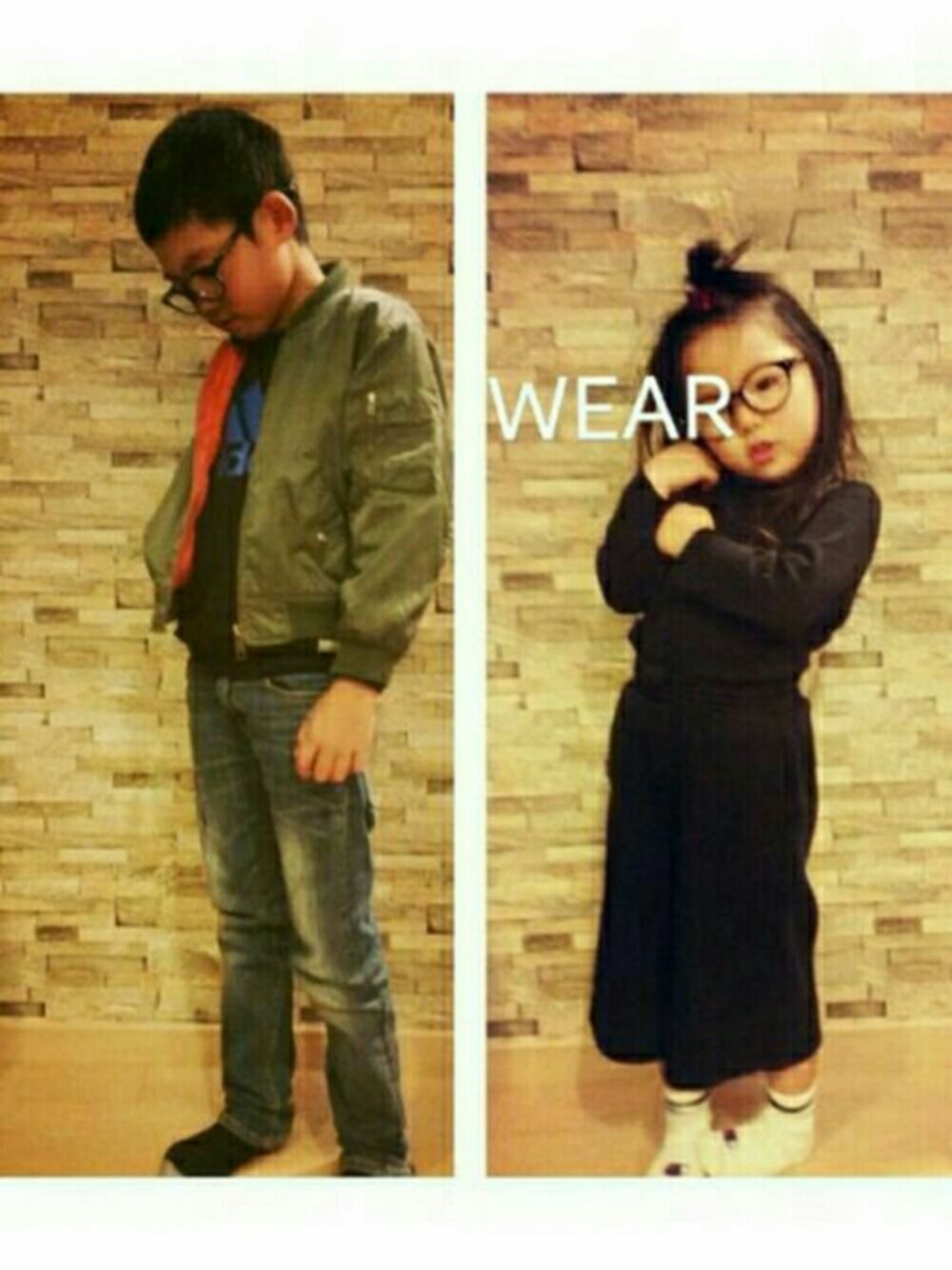 グリーン系のミリタリージャケット、ブラック系のスウェット、ブルー系のデニムパンツを着用したキッズの冬コーディネートの1枚目の写真