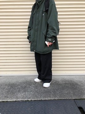 「ミリタリージャケット」｜「アイテム（スニーカー）」を使った、fumusさん（メンズ・165cm）の春コーディネート