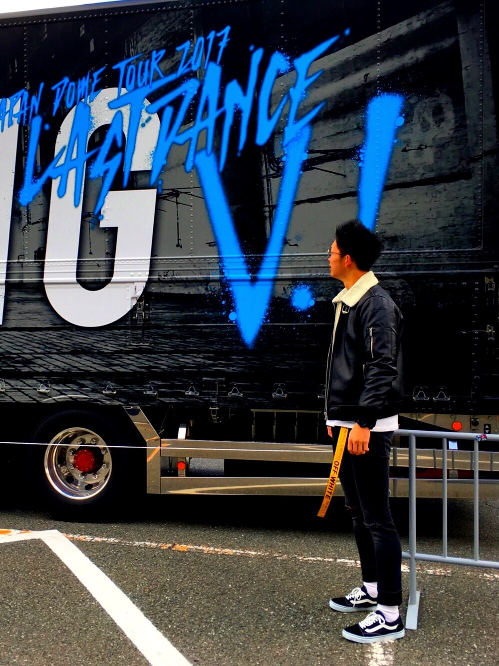 「BIGBANG LIVE、黒スキニー、OFF-WHITE、VANS、ベルシュカ、靴下、ユニクロ、笑、初心者、シンプルコーデ」｜「Bershkaのアイテム（ライダースジャケット、ブラック系）」を使った、かまぼーさん（メンズ・187cm）の秋コーディネートの1枚目の写真