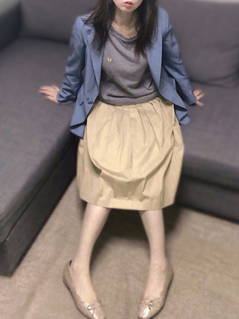 「デニムジャケット、フレッドペリー、フレッドペリー(FRED PERRY)、FRED PERRY、one after another NICE CLAUP、ワンアフターアナザーナイスクラップ、ワンアフターアナザー ナイスクラップ(one after another NICE CLAUP)」｜「FRED PERRYのPleated Skirt（スカート、ベージュ系）」を使った、とらぱんさん（レディース・161cm）の春コーディネートの1枚目の写真