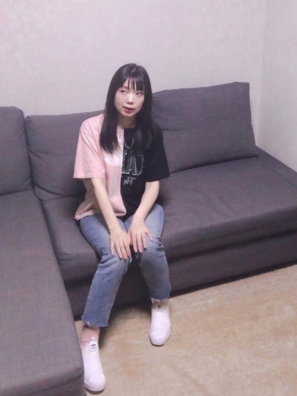 「ファーファー(FURFUR)、furfur、チープマンデー、cheap monday、カジュアル、カジュアルコーデ、オトナカジュアル、夏だ！Tシャツ着よう！」｜「FURFURのリメイクバイカラーロゴプリントTシャツ（Tシャツ/カットソー、ピンク系）」を使った、とらぱんさん（レディース・161cm）の夏コーディネートの1枚目の写真