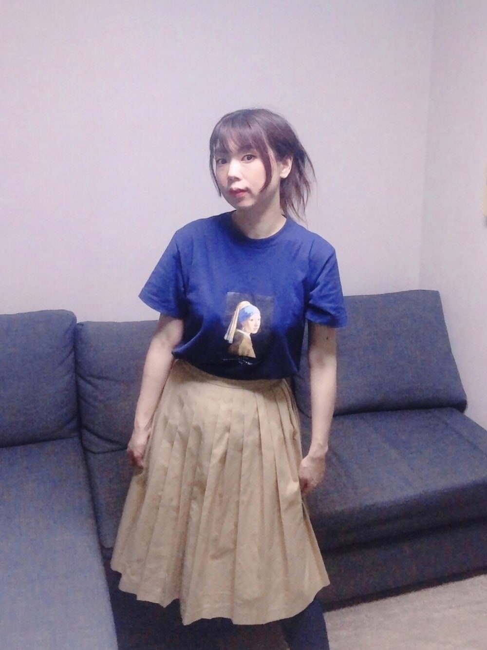 「FREAK’Ｓ STORE、フリークスストア(FREAK'S STORE)、フレッドペリー、フレッドペリー(FRED PERRY)、FRED PERRY、真珠の耳飾りの少女、ベージュスカート、ネイビー、蔵出し！Tシャツ、夏だ！Tシャツ着よう！」｜「FREAK'S STOREの別注ART TEE "GIRL WITH A PEARL EARING"/アートTシャツ/半袖Tシャツ（Tシャツ/カットソー、ブルー系）」を使った、とらぱんさん（レディース・161cm）の夏コーディネートの1枚目の写真