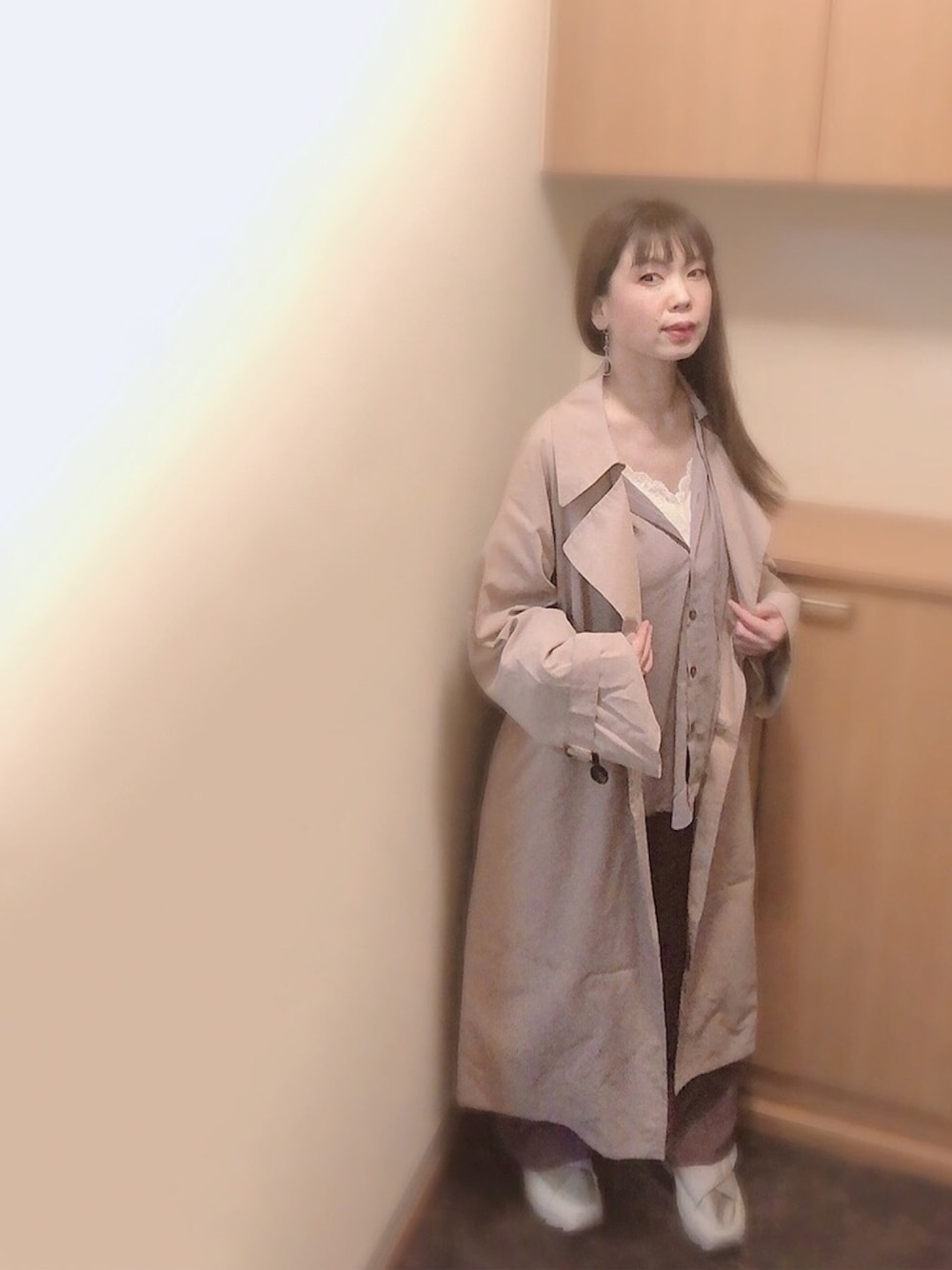 「トレンチコート、カラーパンツ、プチプラ、fifth、GRL、グレイル、フィフス、Moonstar、ピンク、淡色コーデ」｜「fifthのボリュームスリーブトレンチコート（トレンチコート、ピンク系）」を使った、とらぱんさん（レディース・161cm）の春コーディネートの1枚目の写真