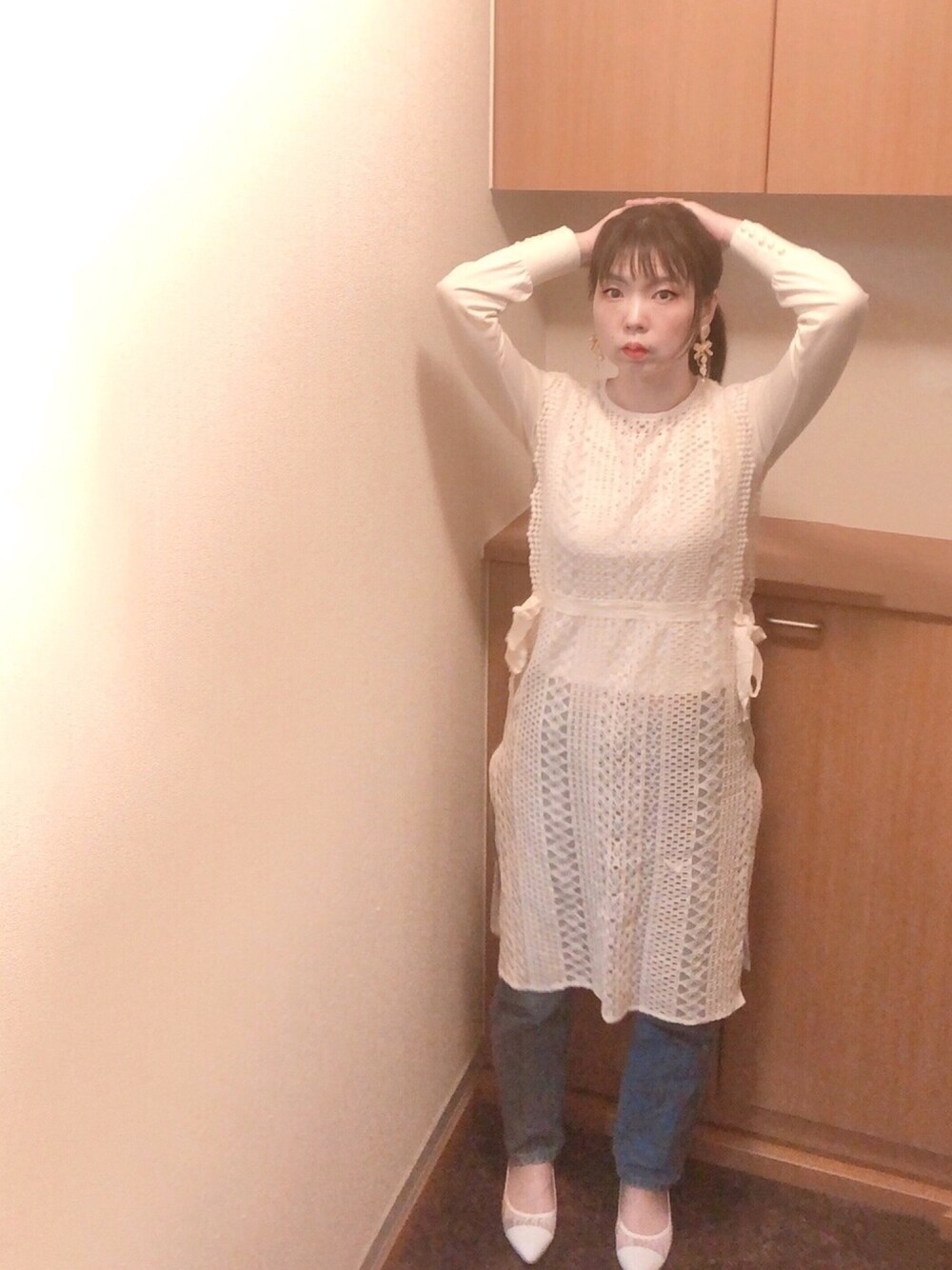 「ベスト、ワンピース、ケービーエフ(KBF)、KBF、レース、ワントーンコーデ、ホワイト、ホワイトコーデ、FUIUCHI」｜「haco!のアイテム（Tシャツ/カットソー、ホワイト系）」を使った、とらぱんさん（レディース・161cm）の春コーディネートの1枚目の写真