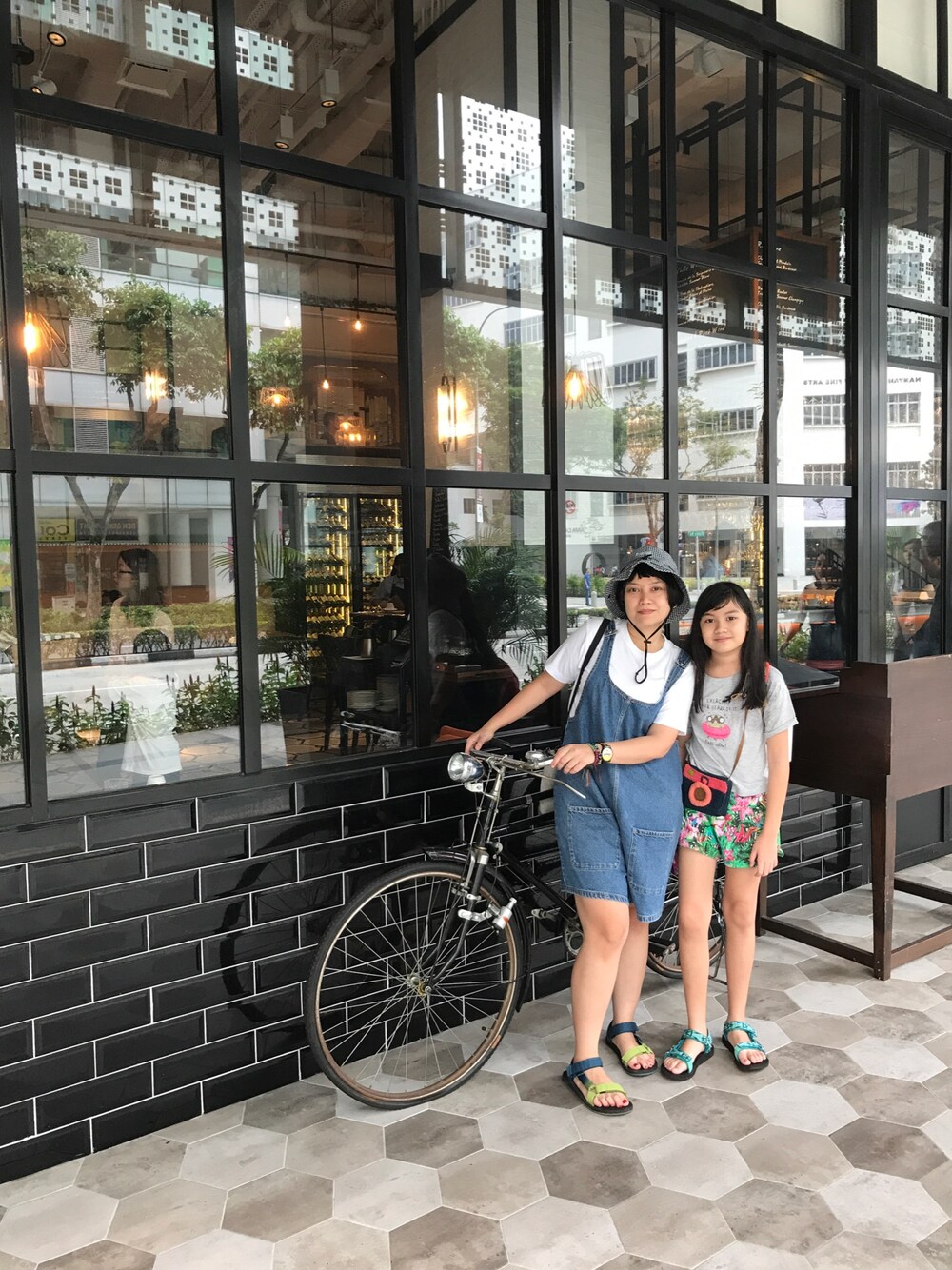 「casual、picnic」｜「Bershkaのアイテム（Tシャツ/カットソー、グレー系）」を使った、This Foxさん（キッズ・140cm）の夏コーディネートの1枚目の写真