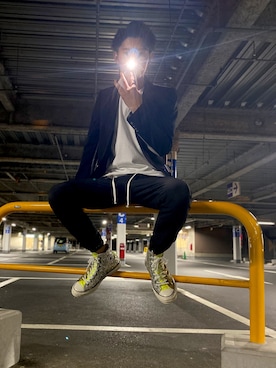 「JW Anderson（ジェイダブリューアンダーソン）のアイテム（スニーカー）」を使った、Christian  Kさん（メンズ・178cm）の秋コーディネート