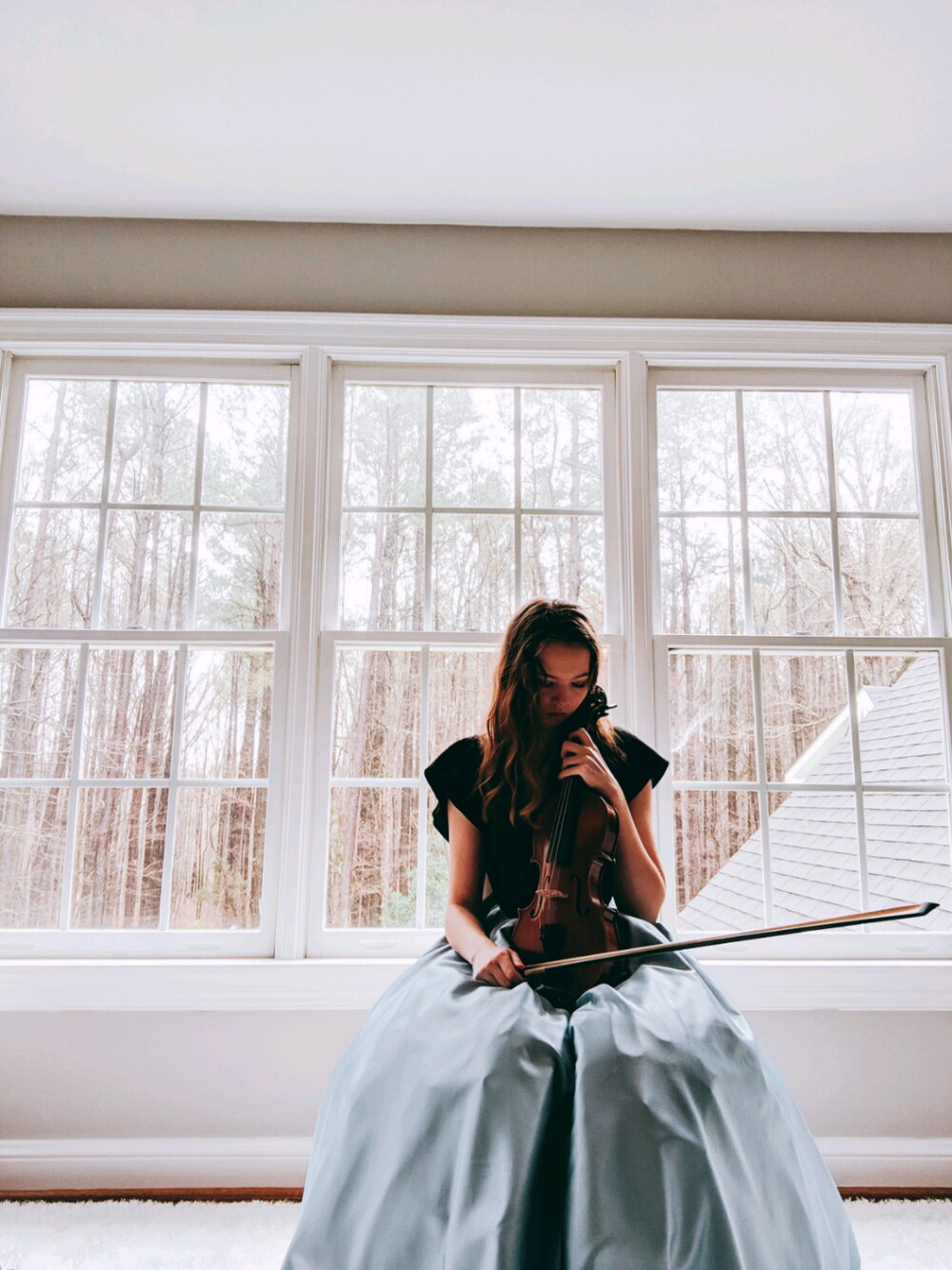 「lightblue、GOWN、dress」｜「Brandunknownのアイテム（ドレス、その他）」を使った、Frankie Lさん（レディース・178cm）の春コーディネートの1枚目の写真