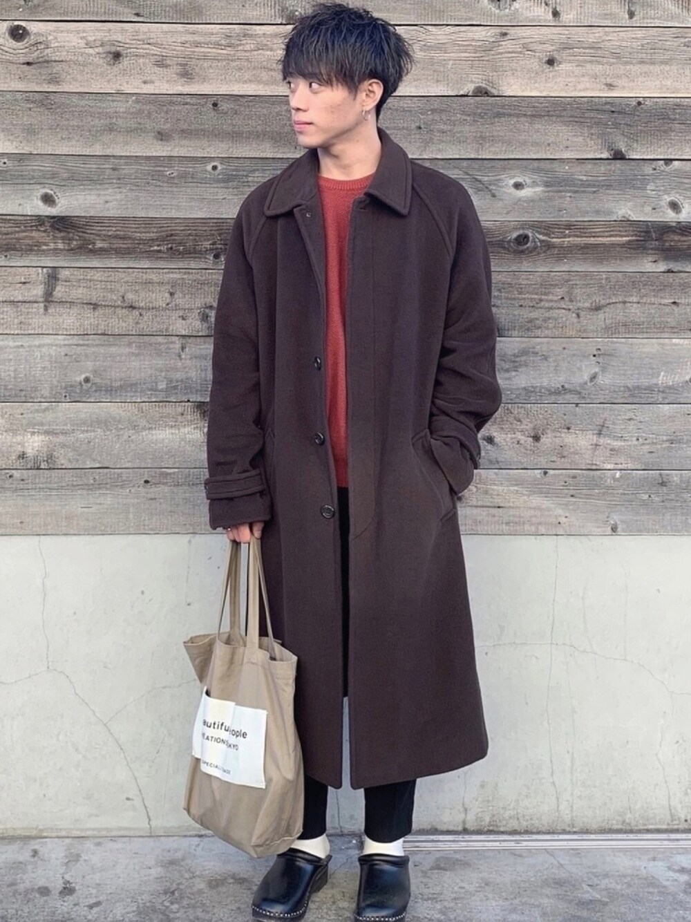 「カジュアルコーデ、シンプルコーデ、平成最後のWEARISTAセンバツ、ootd、コート、オーバーコート、コートスタイル、ワントーンコーデ、ゆるコーデ、スラックス」｜「Steven Alanの＜Steven Alan＞AIRY KANOKO CREW NECK KNIT/ニット（ニット/セーター、オレンジ系）」を使った、taigaさん（メンズ・170cm）の春コーディネートの1枚目の写真