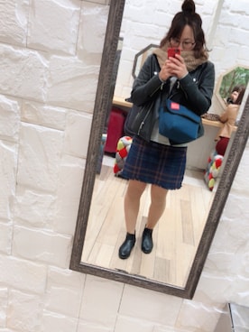 「アイテム（メッセンジャーバッグ、ブルー系）」を使った、yumit1102さん（レディース・158cm）の秋コーディネート