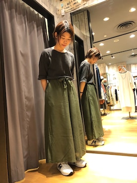 「grn（ジーアールエヌ）のアイテム（パンツ）」を使った、しんめいさん（レディース・158cm）の春コーディネート