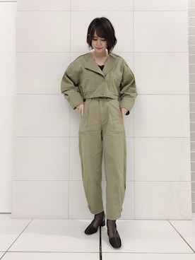 「アイテム（デニムジャケット、グリーン系）」を使った、東 侑希さん（レディース・168cm）の春コーディネート