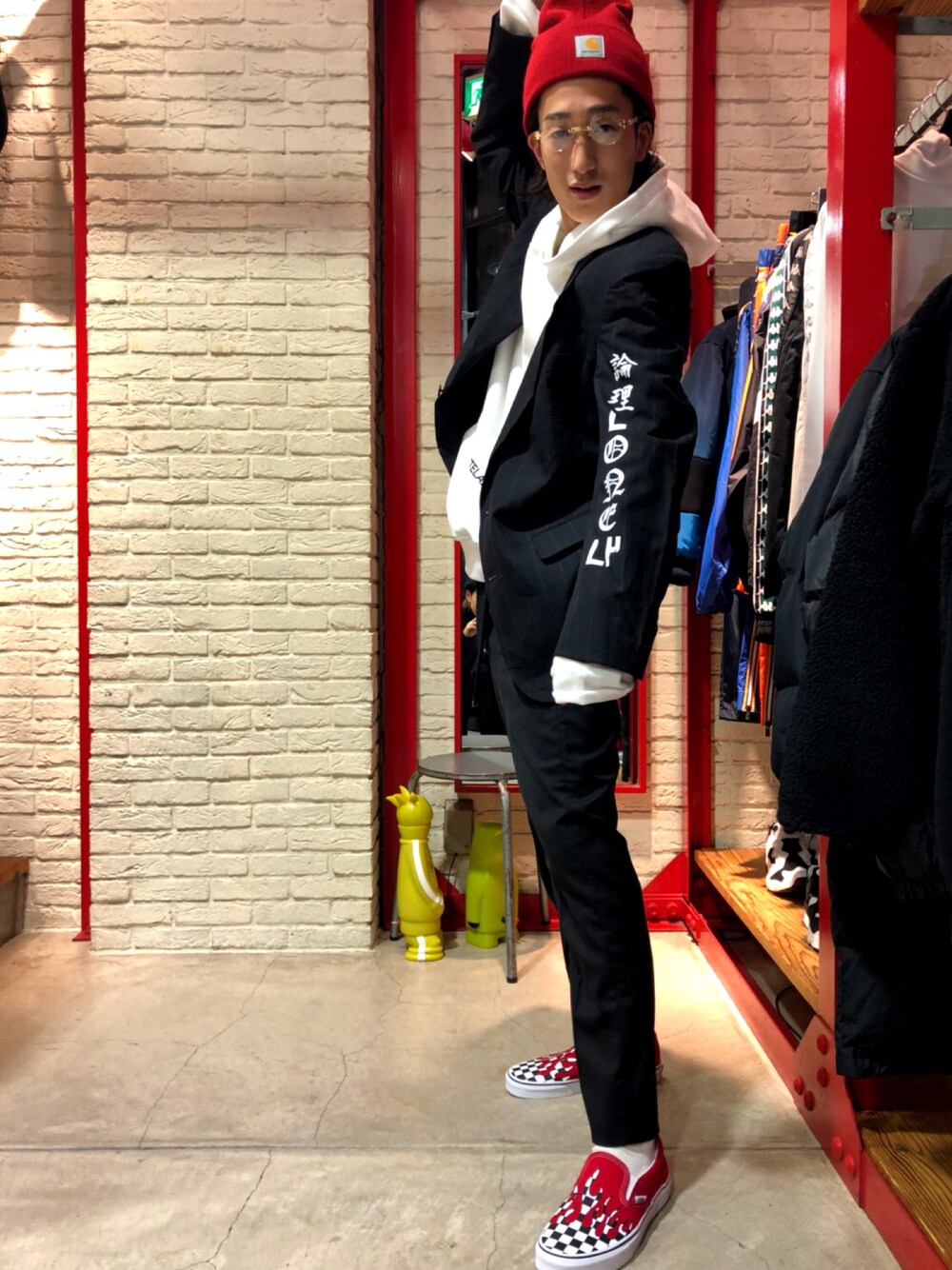 「WHITELANDのWHITELAND/ホワイトランド/UTOPIA SPACE PULLOVER HOODIE（パーカー、ホワイト系）」を使った、NAOさん（メンズ・177cm）の秋コーディネートの1枚目の写真