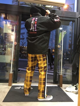 「LONELY/論理（ロンリー）のアイテム（トップス）」を使った、NAOさん（メンズ・177cm）の春コーディネート