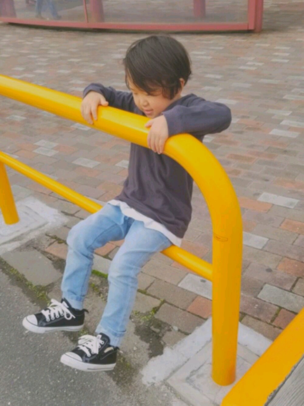 「男の子、秋のコーデ、kids」｜「BRANSHESのプレミアムストレッチデニムスキニーパンツ 80cm-150cm（その他パンツ、ブルー系）」を使った、akipipnさん（キッズ・110cm）の秋コーディネートの1枚目の写真