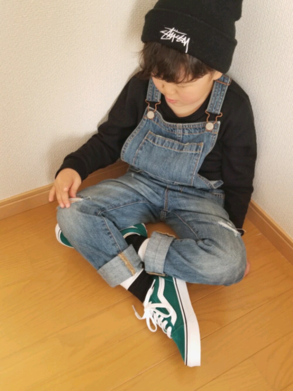 「VANSのVANS（バンズ） OLDSKOOL 18.5cm-22cm（スニーカー、グリーン系）」を使った、akipipnさん（キッズ・110cm）の春コーディネートの1枚目の写真