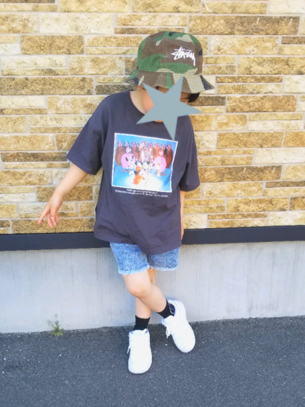 「おとこのこ、キッズコーデ、男の子、ディズニー、NIKE、バケットハット」｜「NIKEのナイキ エア フォース 1 LOW リトルキッズシューズ / NIKE AIR FORCE 1 (AF1)（スニーカー、ホワイト系）」を使った、akipipnさん（キッズ・110cm）の春コーディネートの1枚目の写真