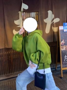 「アイテム（パーカー、グリーン系）」を使った、マヨキムチさん（レディース・161cm）の春コーディネート