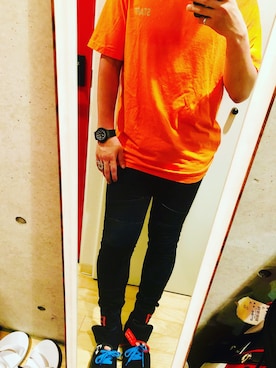 「off white」｜「アイテム（アナログ腕時計）」を使った、Seiyaさん（メンズ・170cm）の春コーディネート
