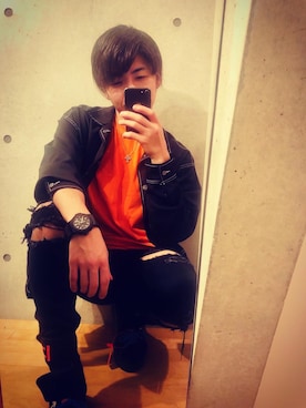 「OFF-WHITE」｜「アイテム（腕時計）」を使った、Seiyaさん（メンズ・170cm）の春コーディネート