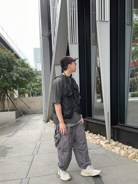 「wisdom（ウィズダム）のアイテム（トップス）」を使った、Calvさん（メンズ・176cm）の春コーディネート