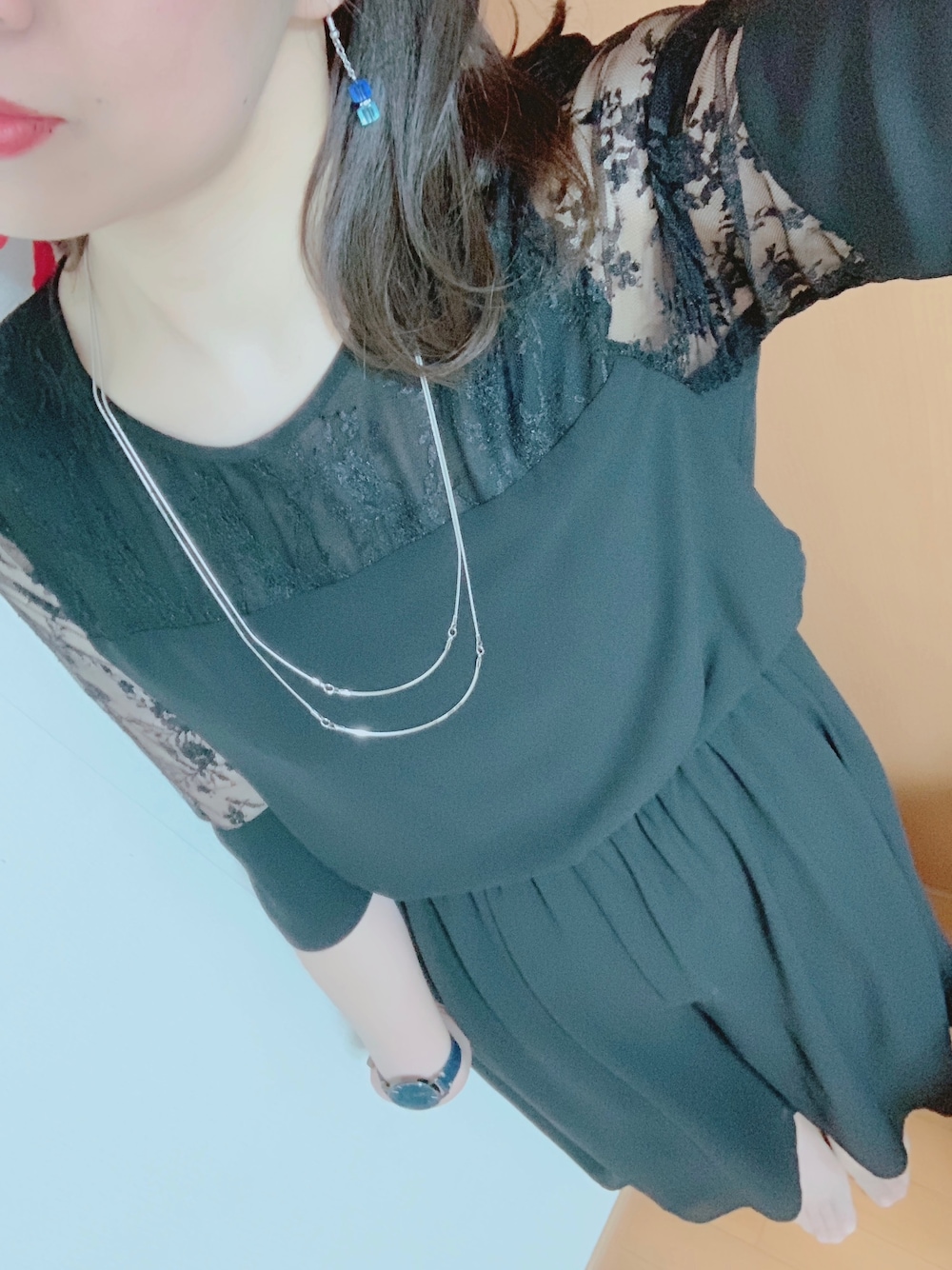 「モノトーンコーデ、パーティースタイル、お呼ばれスタイル、レース、ブラック、シルバー、シンプル、ootd、寒い」｜「Kanaのレース切替ワイドパンツドレス（パンツドレス、ブラック系）」を使った、N.さん（レディース・169cm）の春コーディネートの1枚目の写真