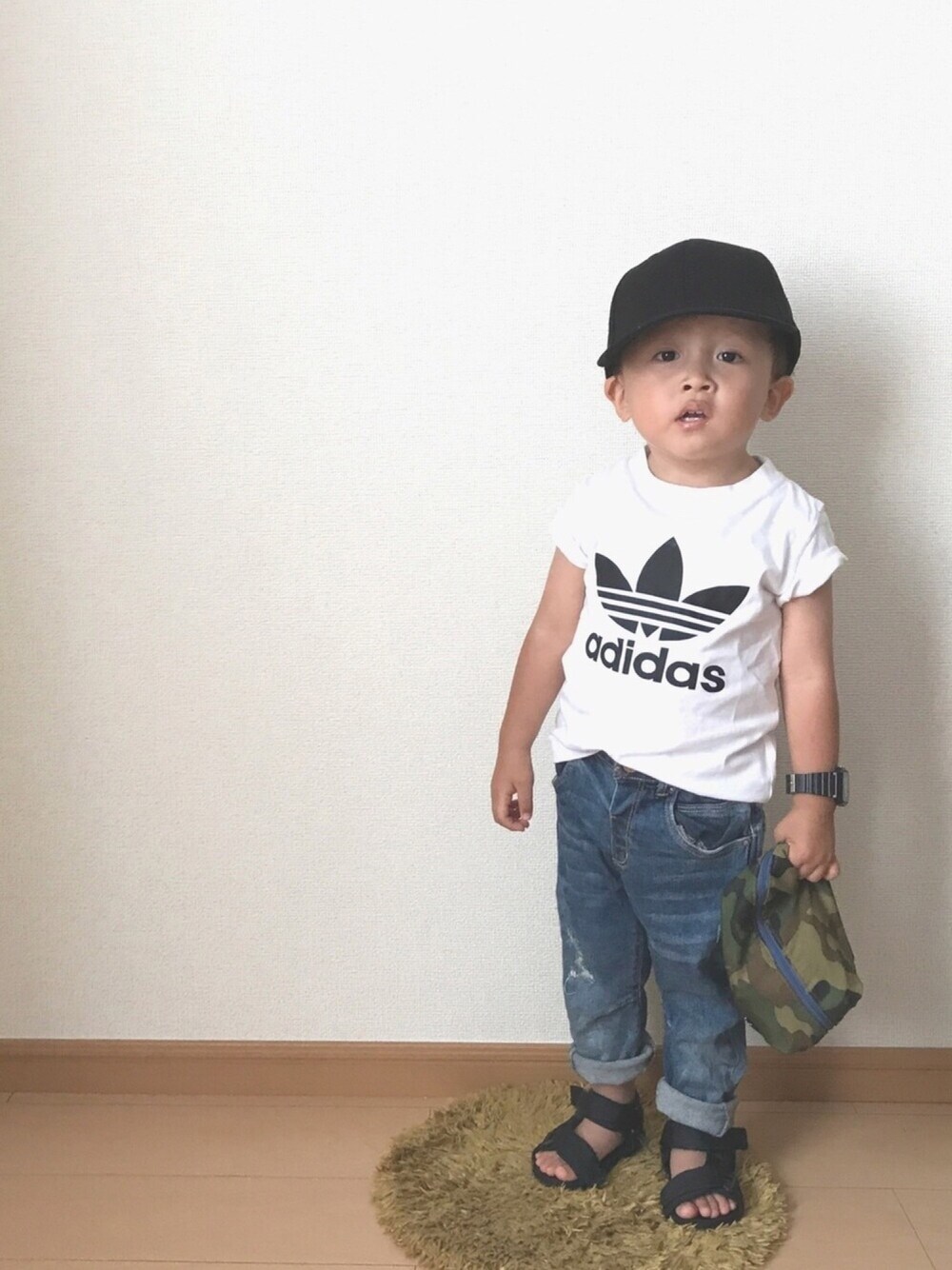 「ドラビッグフェス、キッズファッション、男の子コーデ、handmade、きりえプリント、アディダス、2歳」｜「Handmadeのアイテム（Tシャツ/カットソー、ホワイト系）」を使った、souta✭さん（キッズ・90cm）の夏コーディネートの1枚目の写真