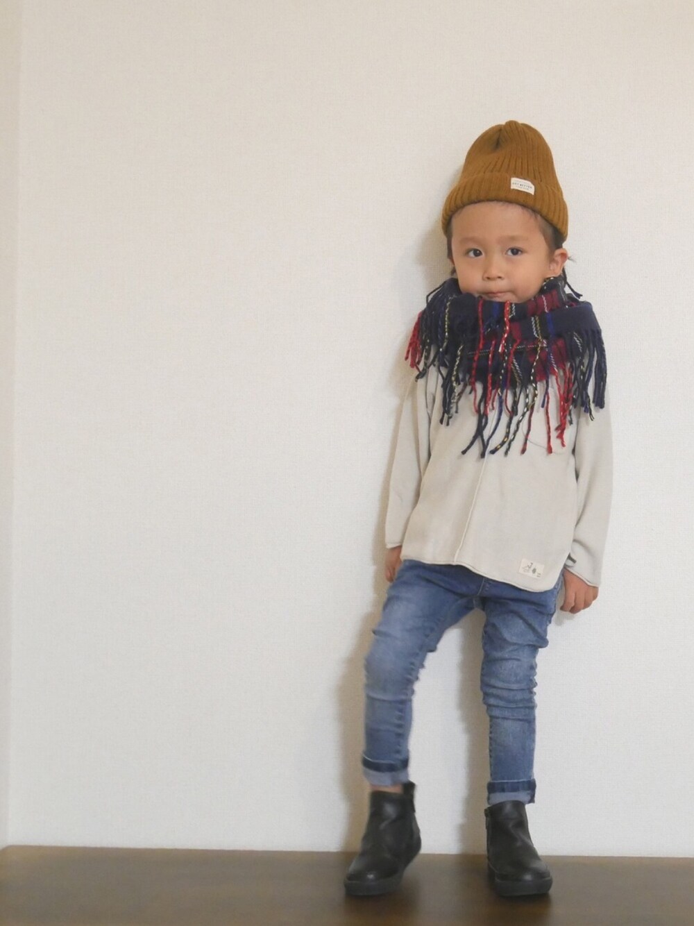 「おとこのこ、リングマフラー、シンプルコーデ、スキニーデニム、ZARA KIDS、3歳」｜「Birthdayのアイテム（ニットキャップ/ビーニー、イエロー系）」を使った、souta✭さん（キッズ・100cm）の秋コーディネートの1枚目の写真
