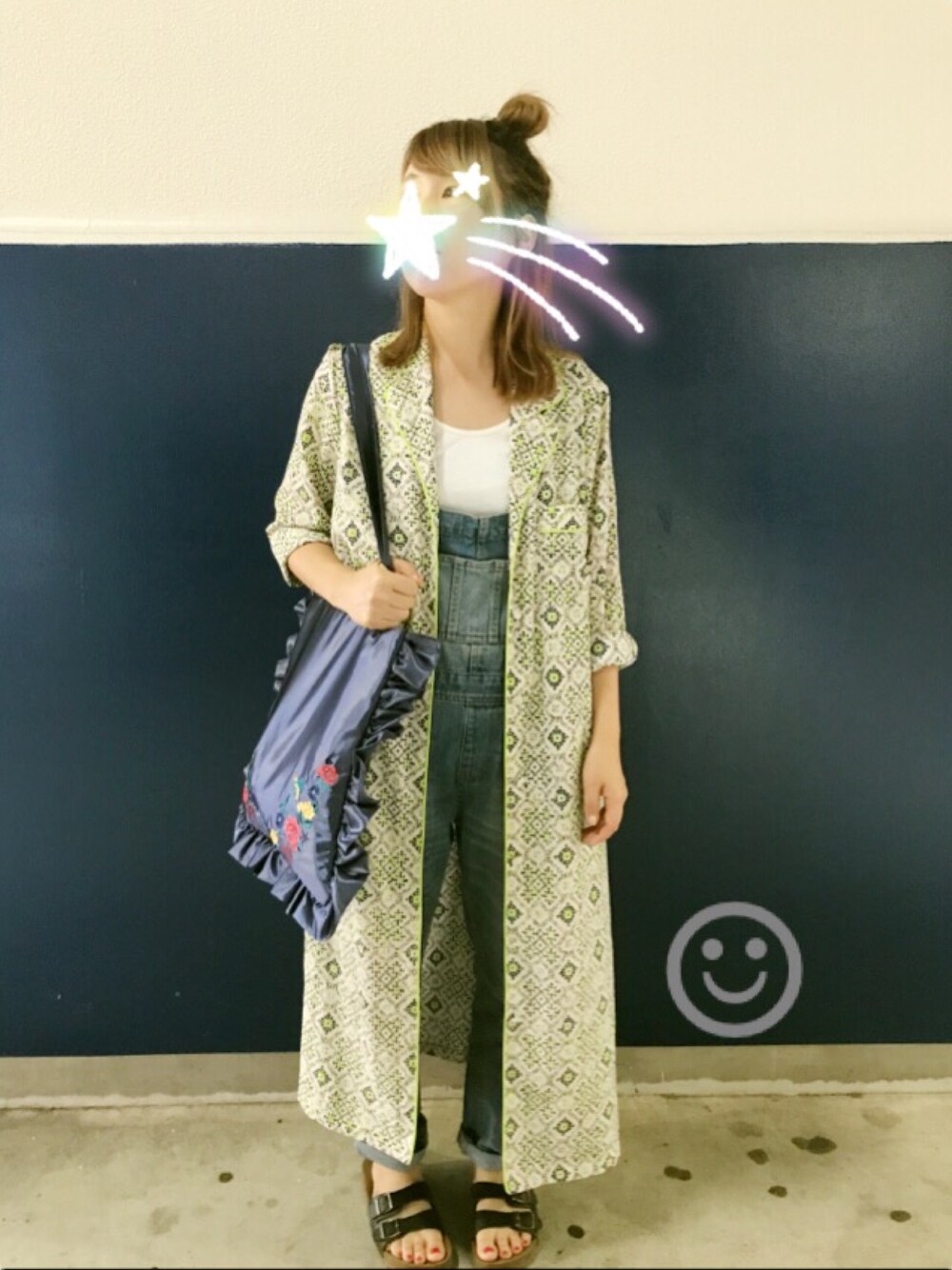 「残暑コーデ、柄ガウン、ロングガウン、デニムサロペット、刺繍トートバッグ、低身長、チビーズ✳︎」｜「AS KNOW AS PINKYのアイテム（ジャケット/アウター、グリーン系）」を使った、ゆっこさん（レディース・152cm）の秋コーディネートの1枚目の写真