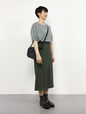 三由佳奈さんの「ベイカーポケットスカート」を使ったコーディネート
