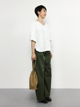 「AZUL ENCANTO（アズールエンカント）のアイテム（シャツ/ブラウス）」を使った、三由佳奈さん（レディース・160cm）の秋コーディネート
